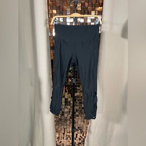 Reebok Black Capri Style Legging With Cross Stitch Detail Size Small